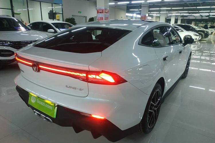 Used Changan UNI-V iDD 2024 Blue Whale Smart Electric iDD 136km ZhiKu Model