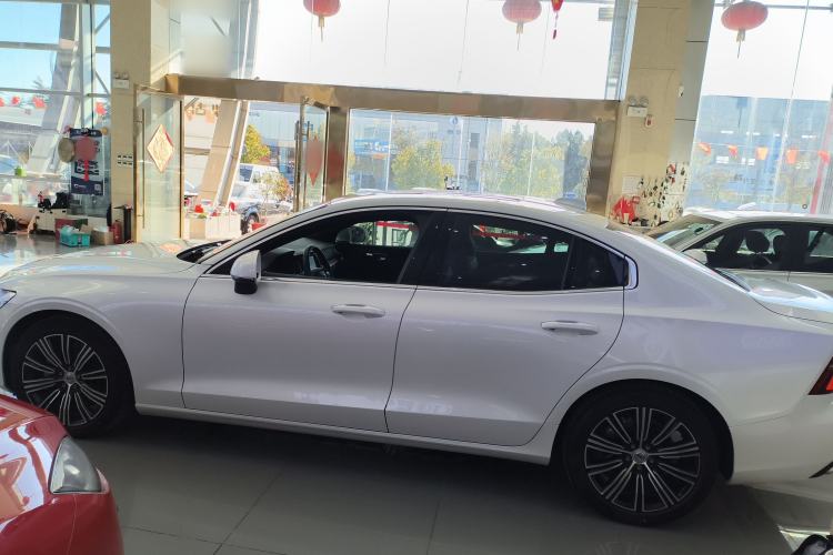 Used Volvo S60 2022 B4 Zhiyuan Luxury Edition
