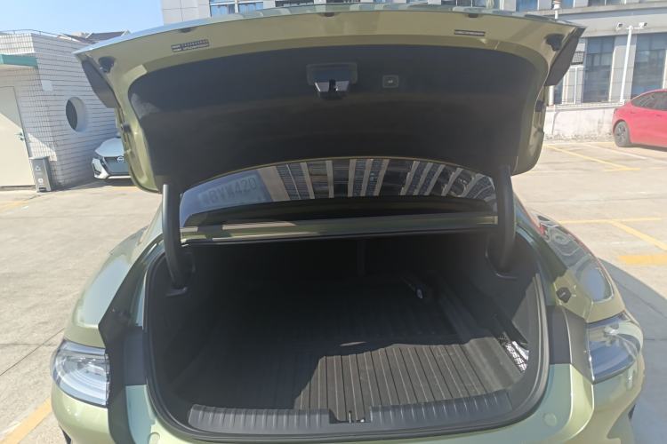 Used  SU7 2024 Rear-Drive Ultra-Long Range Advanced Pro-Level Intelligent Driving Version
