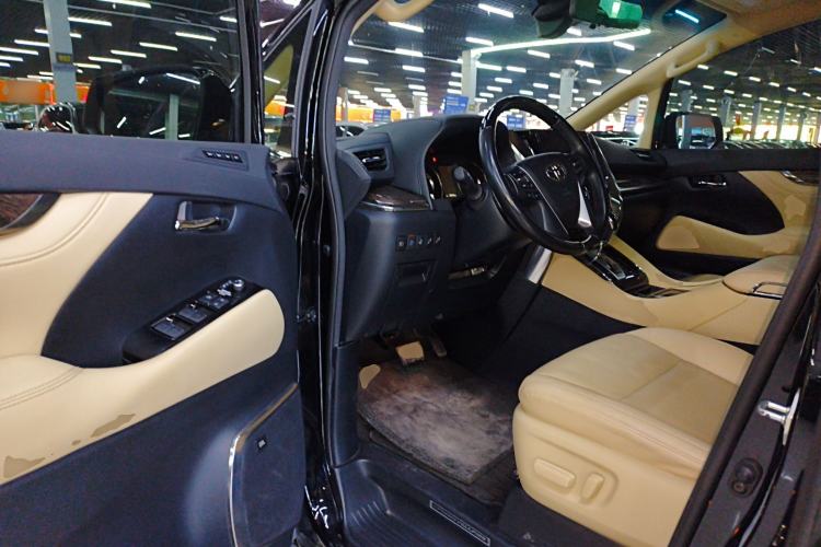 Used Toyota Vellfire 2021 Crown Dual-Engine 2.5L HV Prestige Edition
