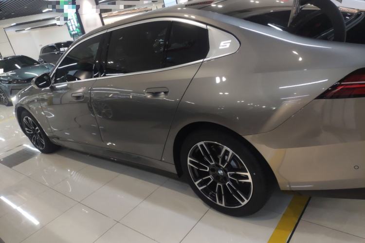 Used BMW 5 Series 2024 530Li Leading Model M Sport Package