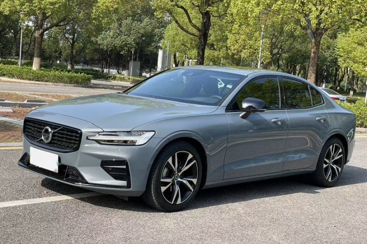Used Volvo S60 2022 B4 Zhiyuan Sport Edition
