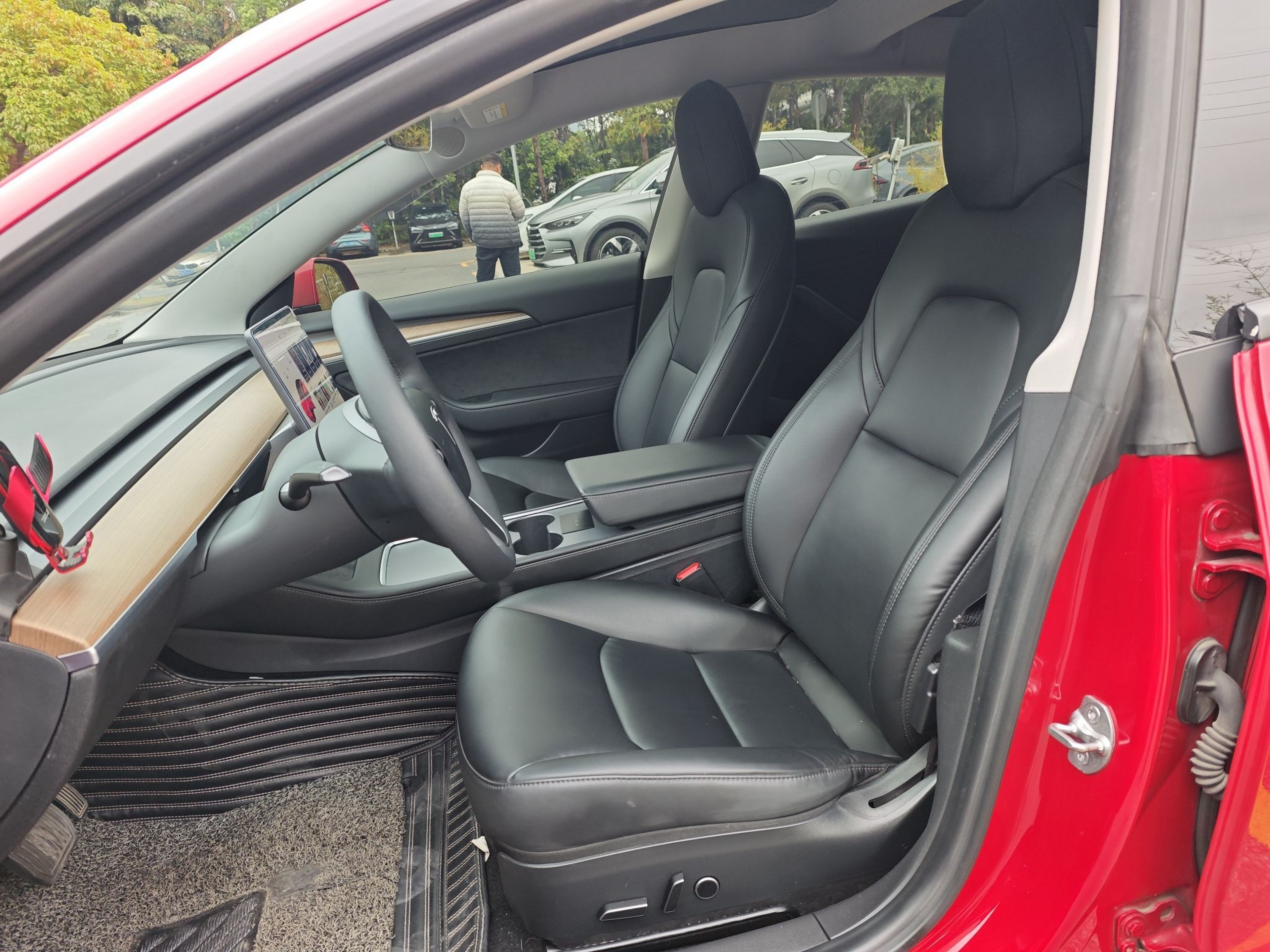 Переднее сиденье в автомобиле