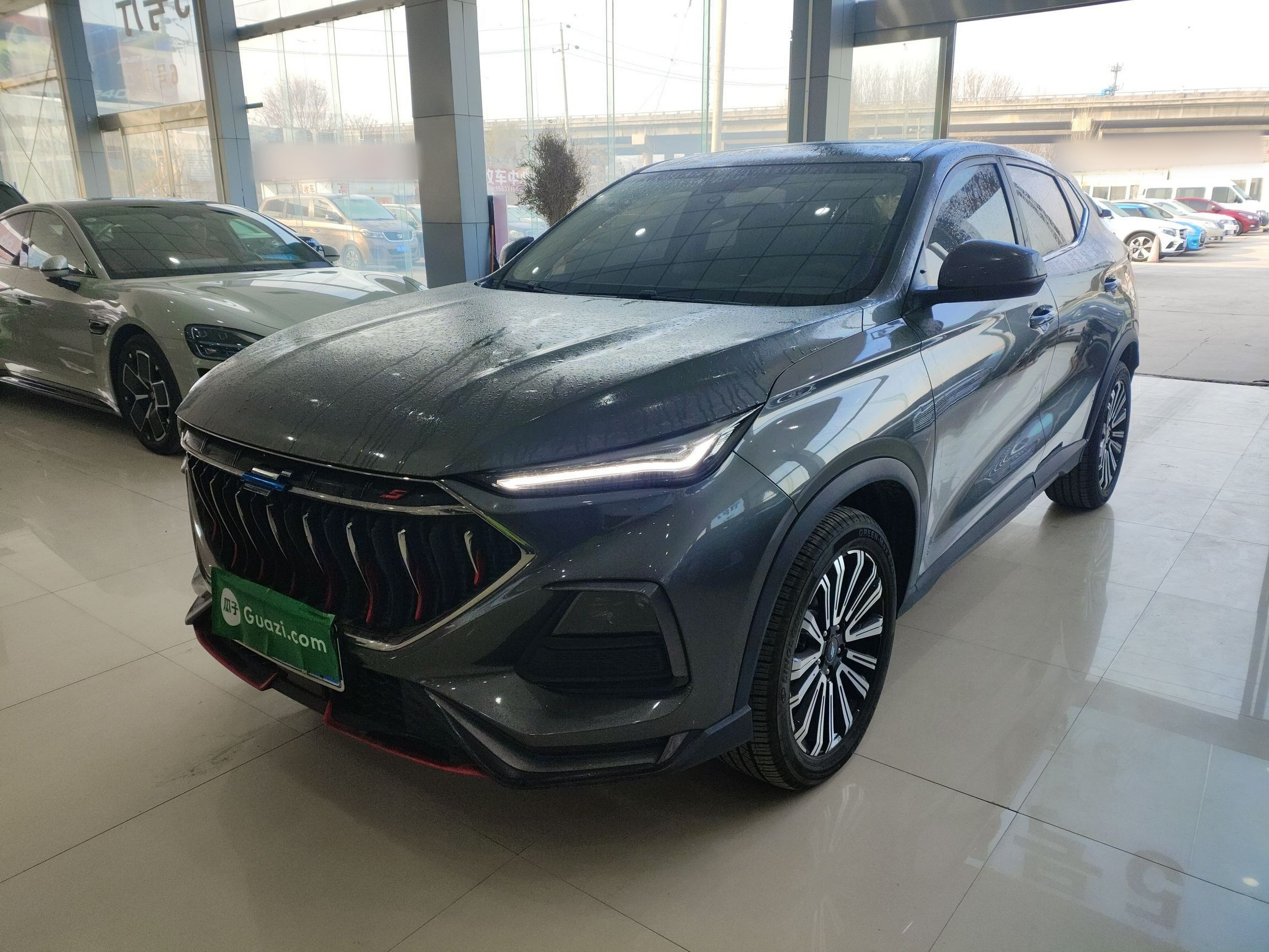 Под передней частью автомобиля