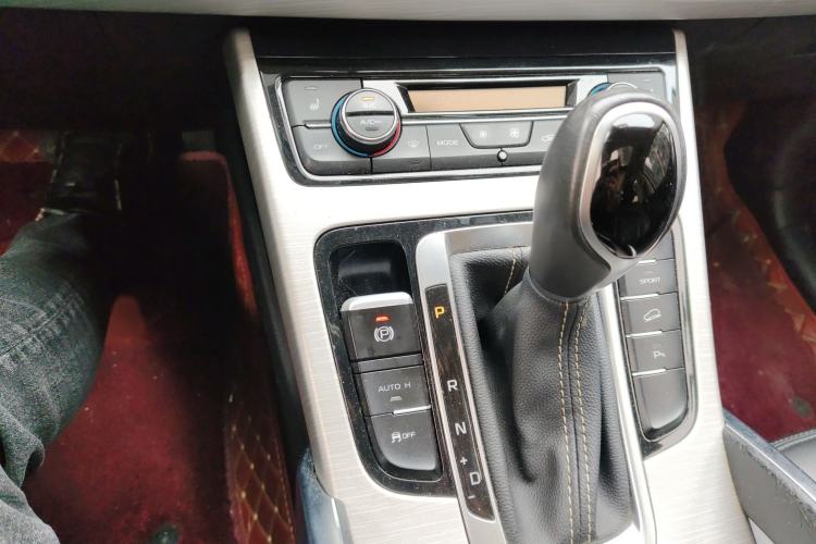 Used Geely Auto Emgrand X7 Sport 2018 1.8TD Automatic Two-Wheel Drive Smart Connect 4G Internet Edition
