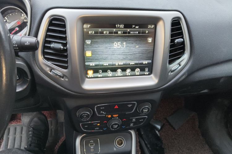 Used  Compass 2017 200T Automatic Family Edition
