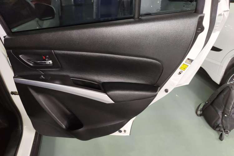 Used Suzuki S-Cross 2015 1.6L CVT Two-Wheel Drive Entry-Level Trim
