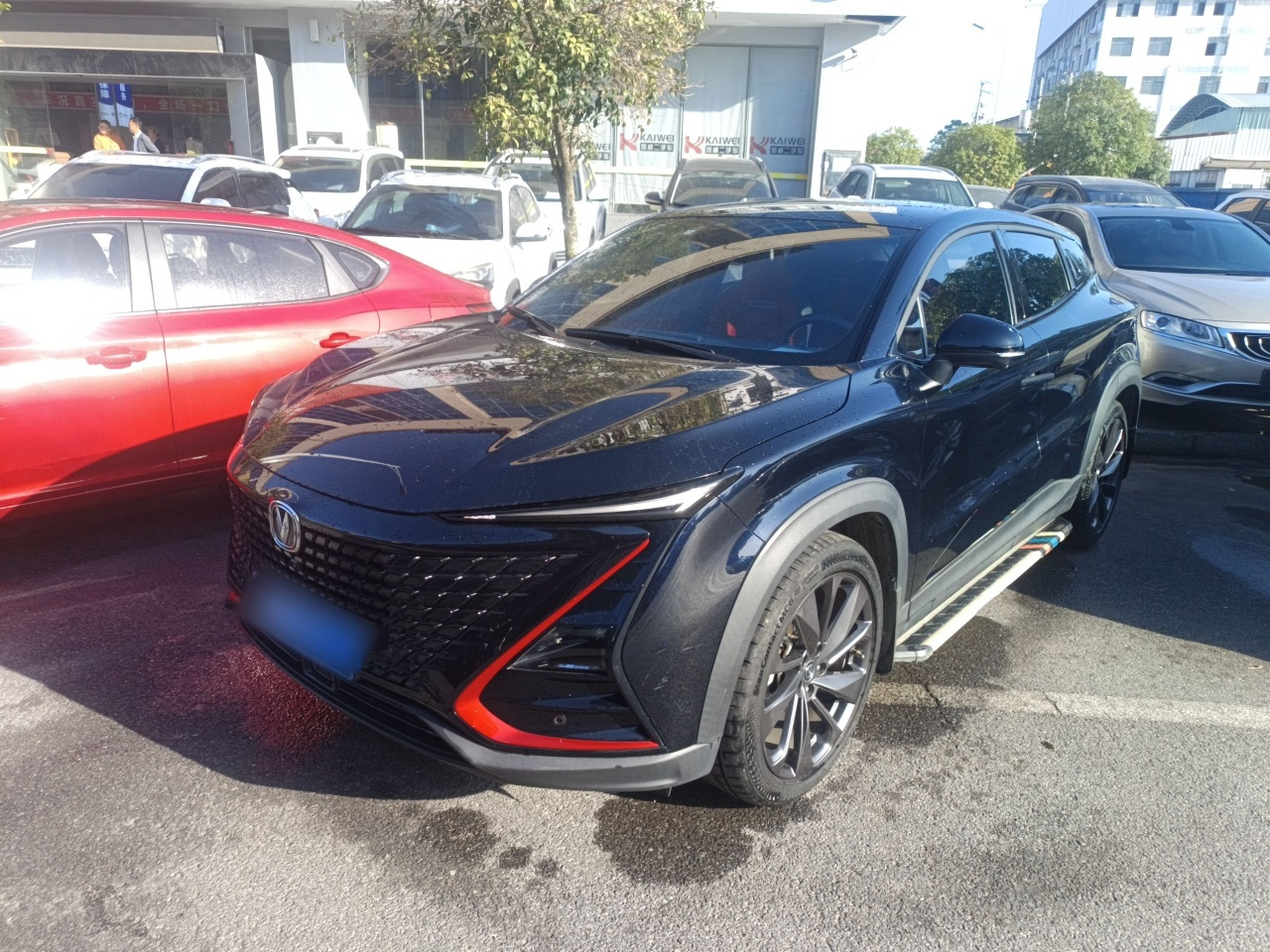 Под передней частью автомобиля