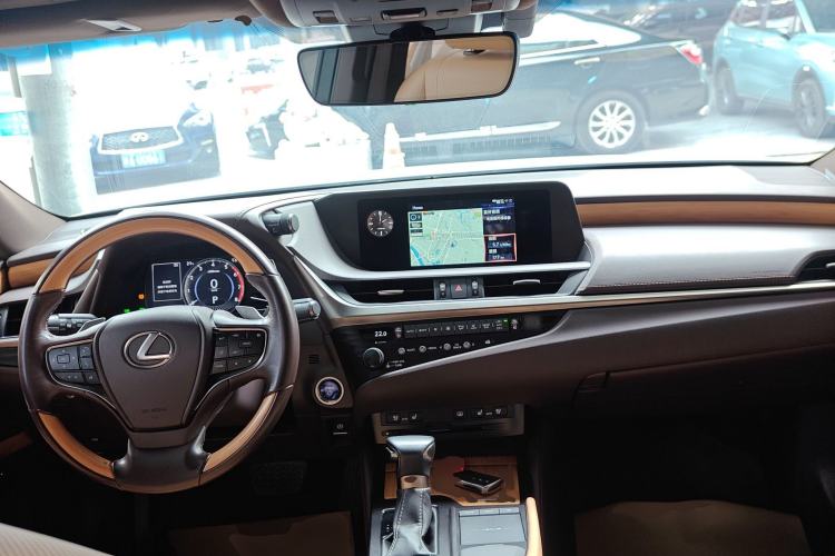 Used Lexus ES 2020 300h Premium Edition