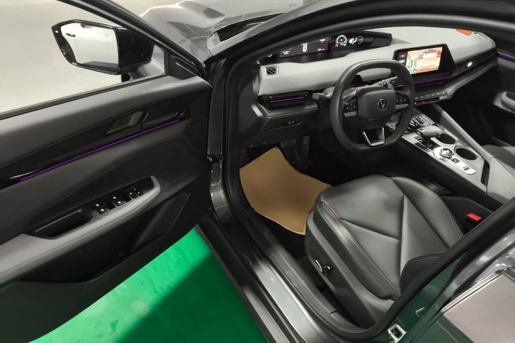 Used Changan UNI-V 2022 1.5T Prestige Version
