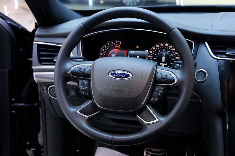 Used Ford Taurus 2019 EcoBoost 245 Vignale Deluxe Edition
