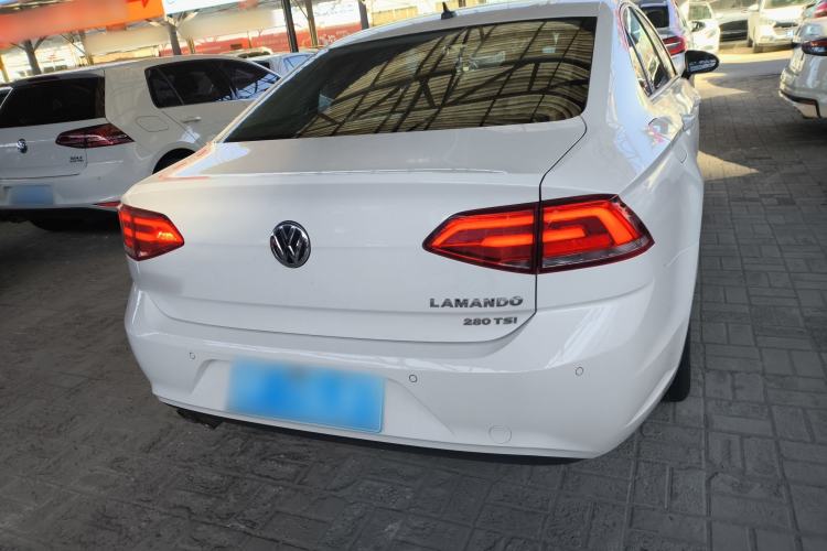 Used Volkswagen Lamando 2017 230TSI DSG Fashion Edition
