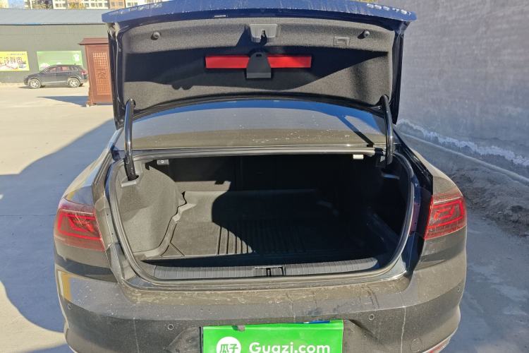 Used Volkswagen Magotan 2024 2 Million Units Zhongxiang Version 330TSI DSG Luxury Edition
