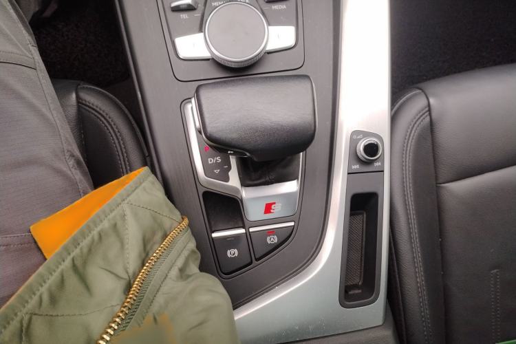 Used Audi A4L 2019 40 TFSI Fashion Version China V
