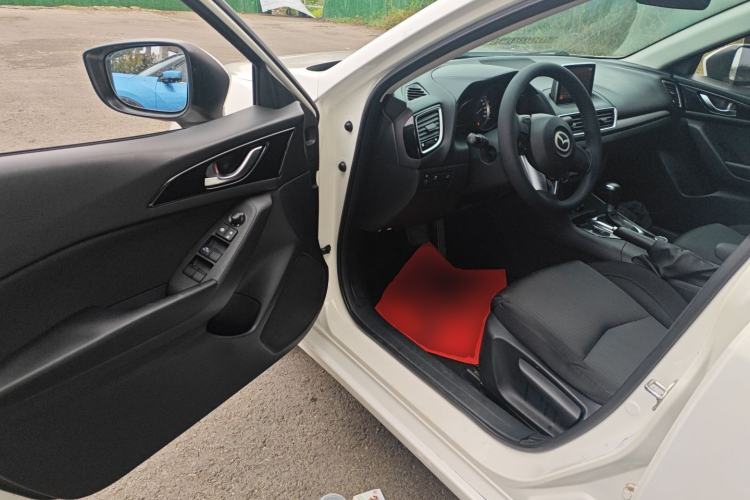 Used Mazda Mazda 3 Axela 2014 Sedan 1.5L Automatic Luxury Model
