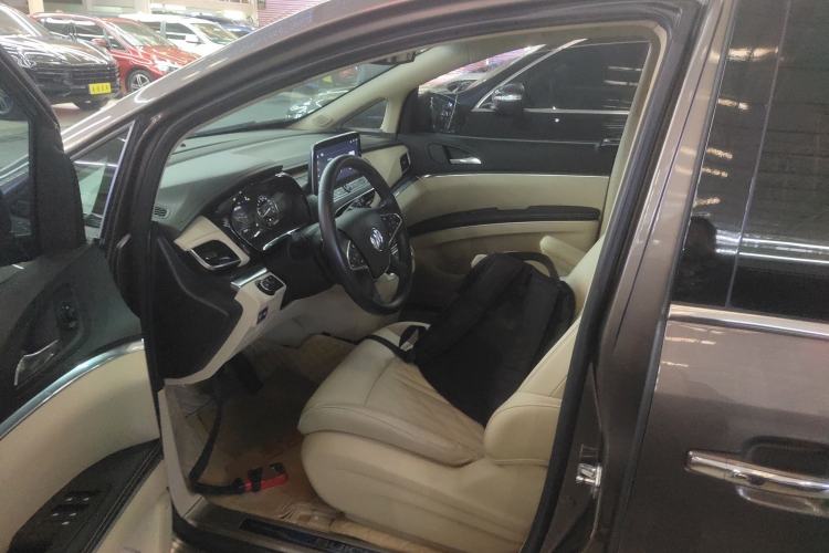 Used Buick GL8 2023 Facelifted Land Cruiser Executive Luxury Version
