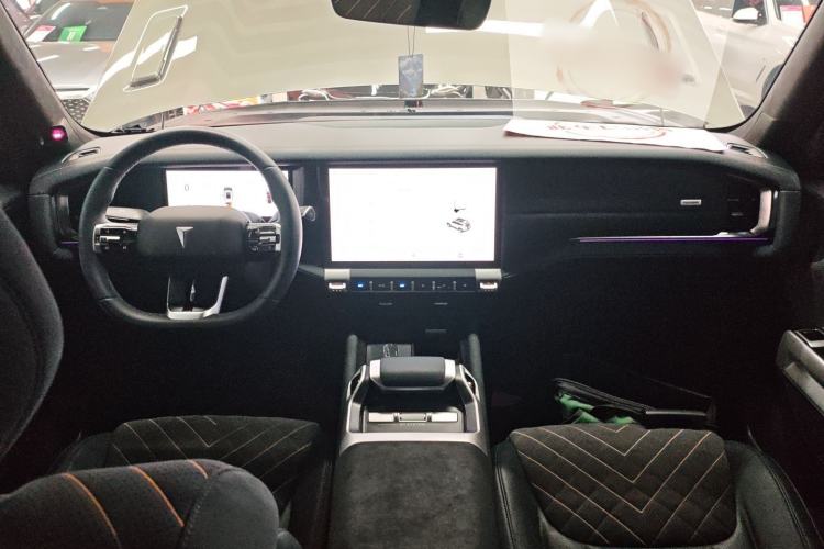 Used  G318 2024 Four-Wheel-Drive Air Suspension Model