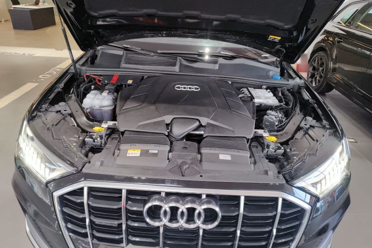 Used Audi Q7 2022 55 TFSI quattro S line Sport model
