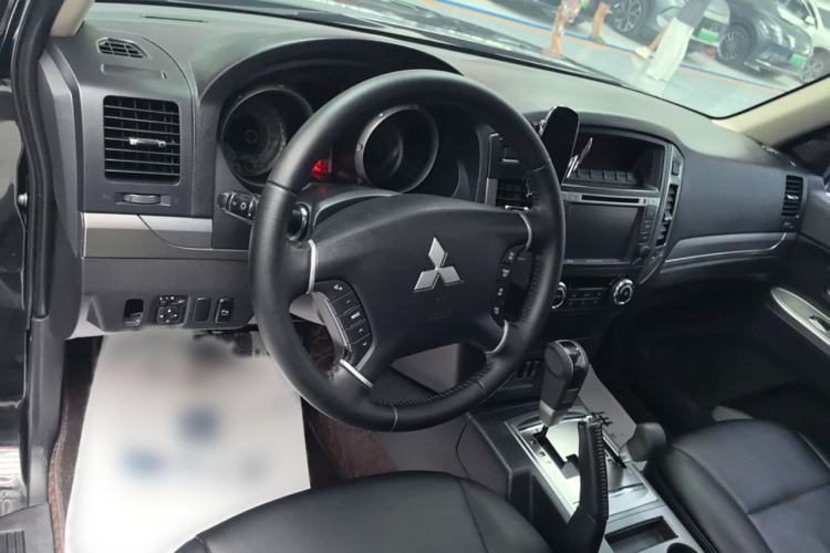 Used Mitsubishi Pajero 2016 3.0L Automatic Luxury Version China V Standard
