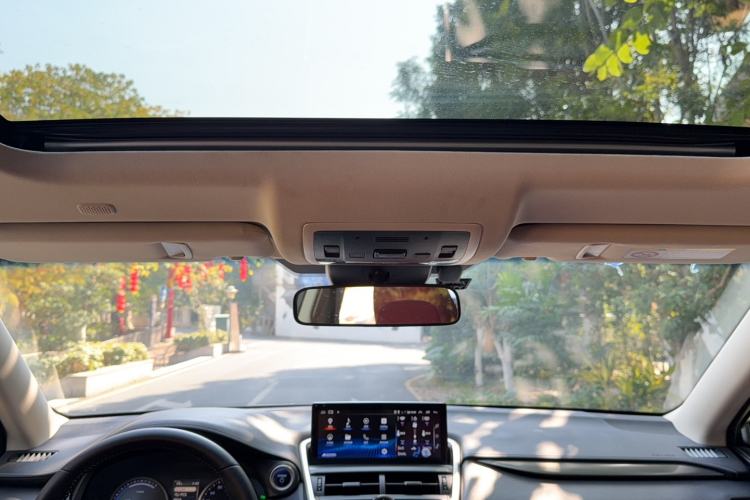 Used Lexus NX 2018 300h Front-Wheel-Drive FENGSHANG Version China V Emission Standard
