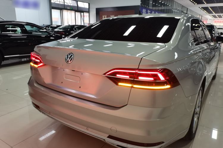 Used Volkswagen Phideon 2016 380TSI Two-Wheel-Drive Executive Version
