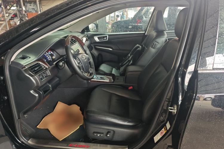 Used Toyota Camry 2015 2.0G Premier Edition
