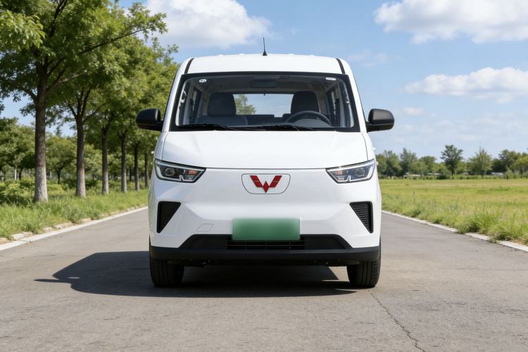 Used Wuling Yangguang 2024 300KM Comfort Version Passenger Van 75kW
