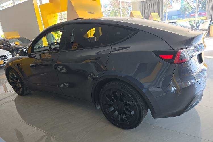 Used Tesla Model Y 2022 Long-Range All-Wheel-Drive Version
