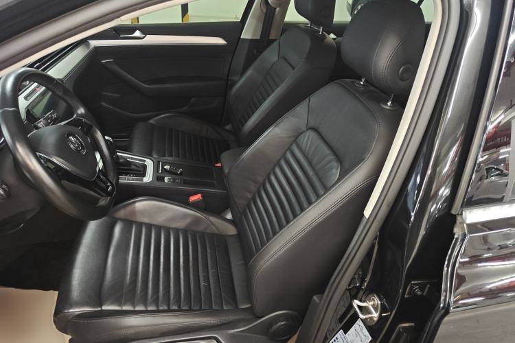 Used Volkswagen Magotan 2018 280TSI DSG Comfort Model
