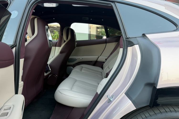 Used  YU7 2025 Ultra-Long Range High-Performance All-Wheel-Drive Max Edition