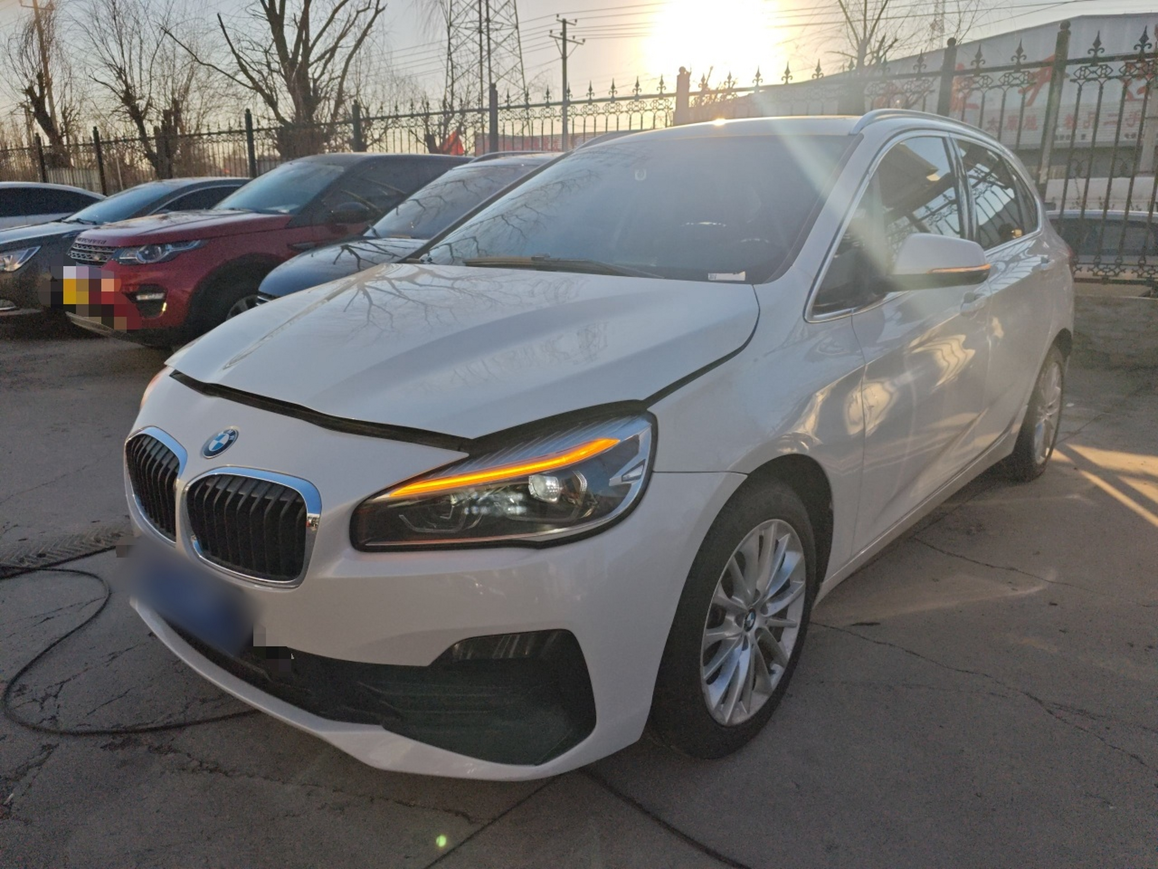 تحت مقدمة السيارة