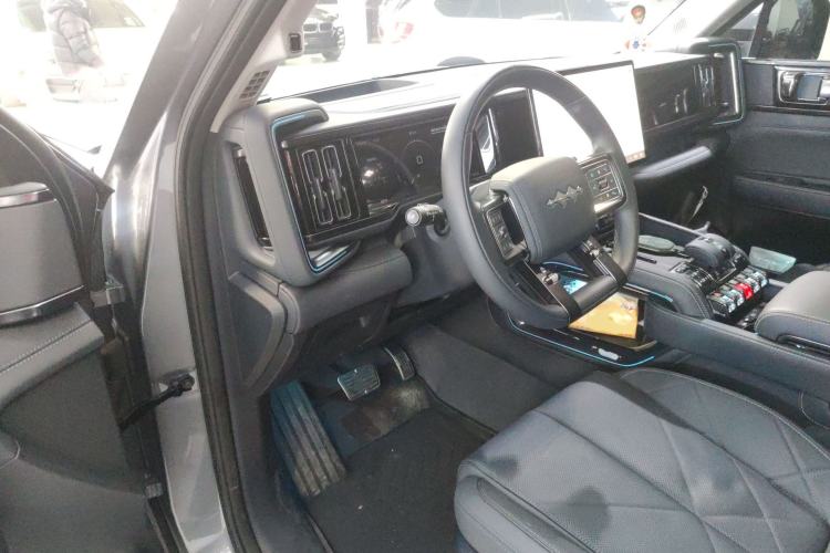 Used  Leopard 5 2023 Navigator Edition
