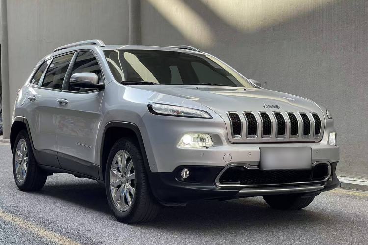 Used  Cherokee 2016 2.4L Superior Edition
