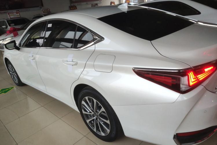 Used Lexus ES 2023 200 Excellence Edition