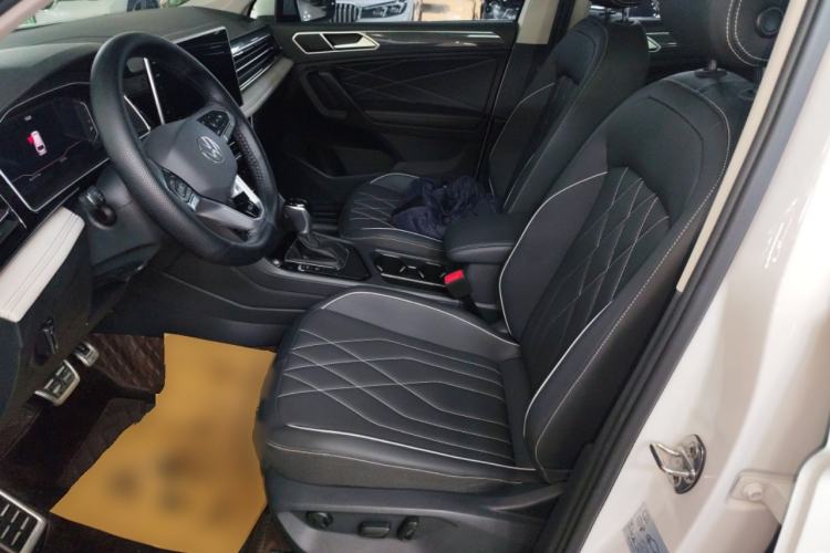 Used Volkswagen Tiguan L 2024 Outstanding Model 330TSI Automatic Two-Wheel Drive R-Line Dragon Glory Edition
