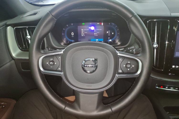 Used Volvo XC60 2025 B5 4x4 Smart Luxury Edition
