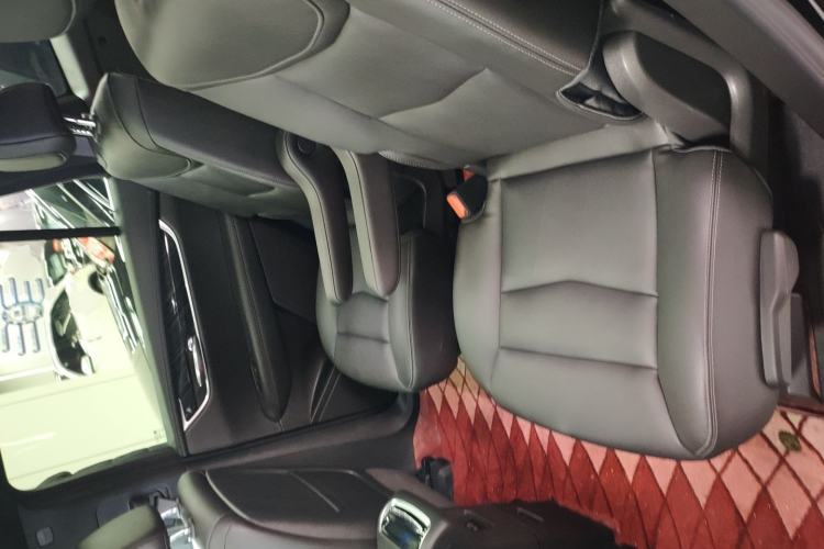 Used Cadillac XT6 2022 2.0T Six-Seater Two-Wheel-Drive Luxury Version
