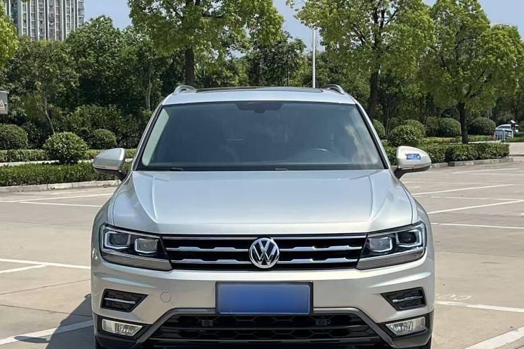 Used Volkswagen Tiguan L 2019 330TSI Automatic Two-Wheel Drive Smart Luxury Version China V Emission Standard
