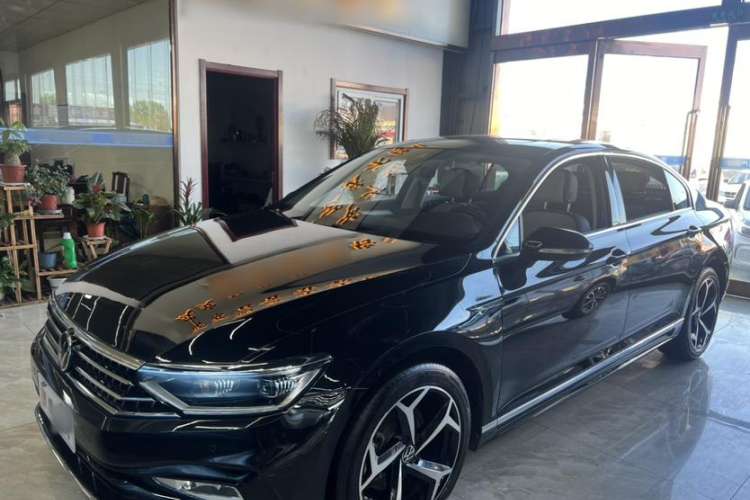 Used Volkswagen Magotan 2023 2 Million Units Limited Edition 330TSI DSG Leading Version
