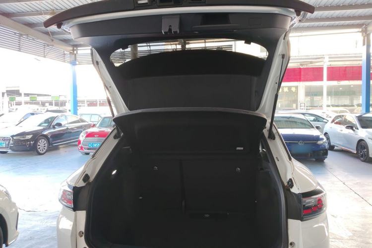 Used Volkswagen ID.4 CROZZ 2021 Standard Range PURE Two-Wheel Drive Version
