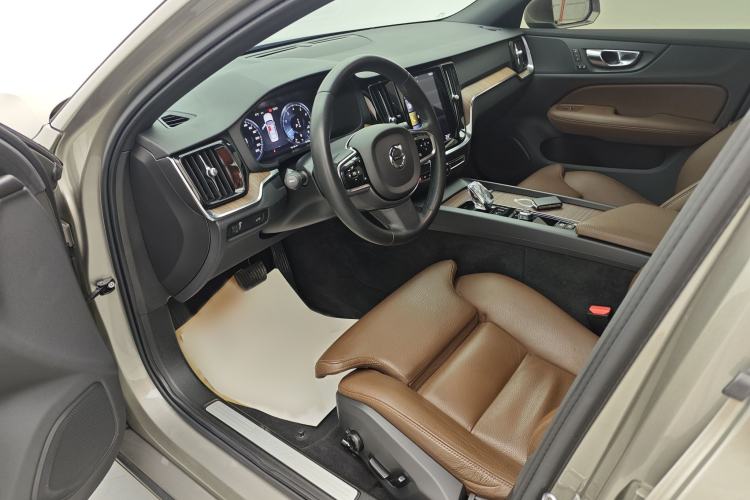 Used Volvo S60 2022 B4 Zhiyuan Luxury Edition
