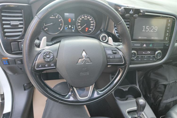 Used Mitsubishi Outlander 2016 2.4L 4x4 Luxury Edition 7-Seater