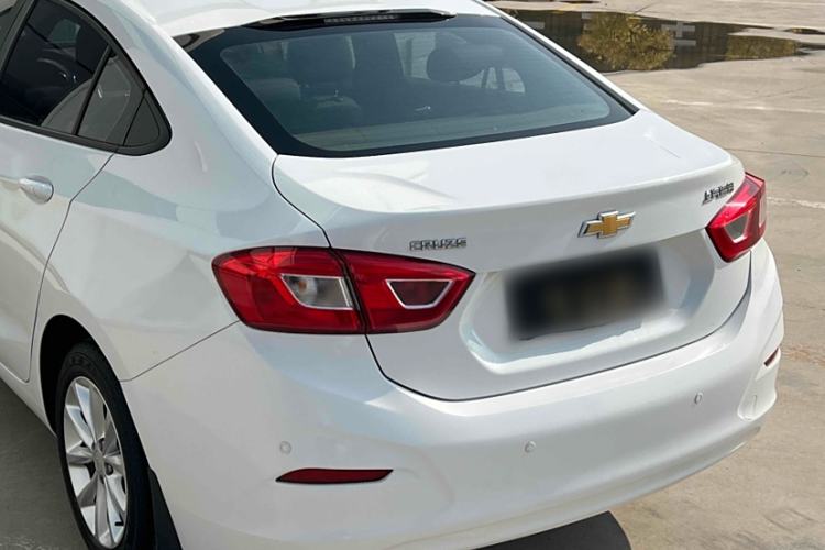 Used Chevrolet Cruze 2017 1.5L Automatic Pioneer Sunroof Edition
