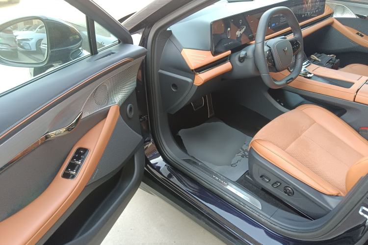 Used VOYAH PASSION 2024 PHEV Four-Wheel Drive Ultra-Long Range Flagship Model
