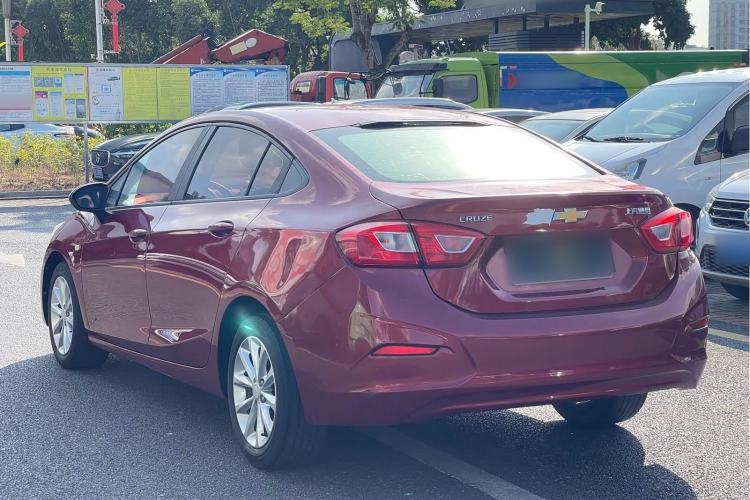 Used Chevrolet Cruze 2018 320 Automatic Pioneer Sunroof Edition
