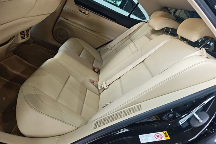 Used Lexus ES 2014 300h Elite Edition