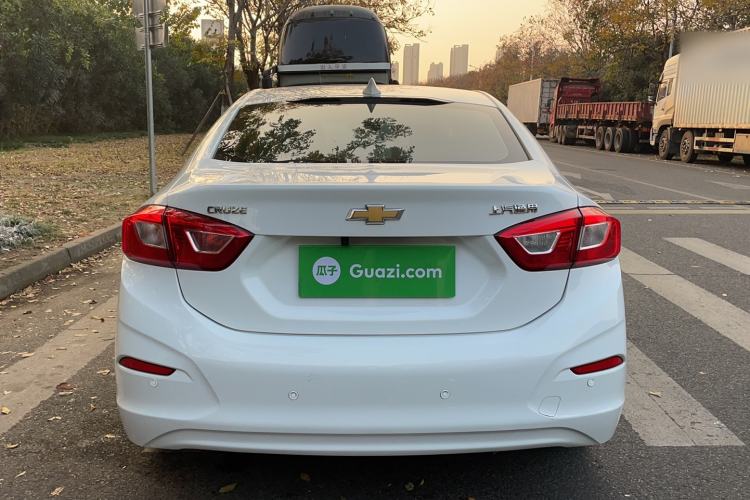 Used Chevrolet Cruze 2017 1.5L Automatic Pioneer Sunroof Edition
