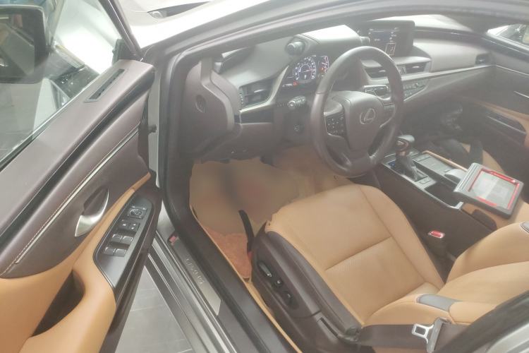 Used Lexus ES 2020 200 Excellence Edition
