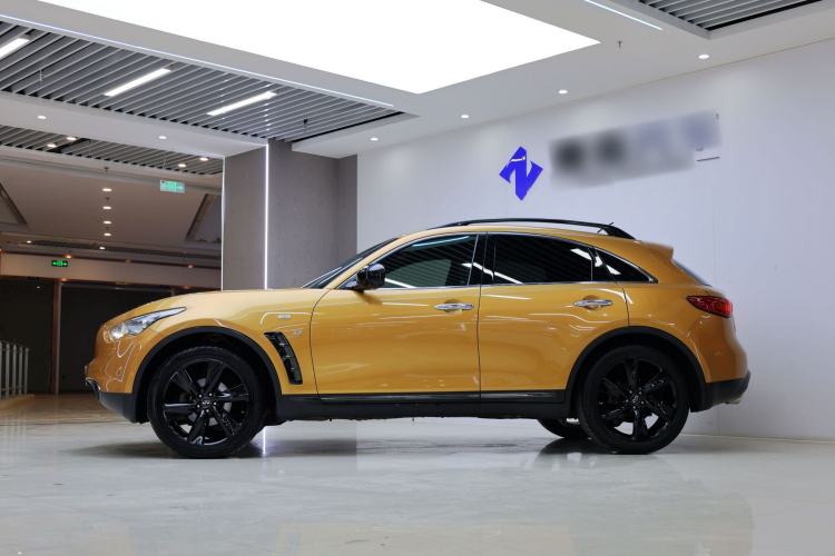 Used Infiniti QX70 2015 3.7L Shadow Edition
