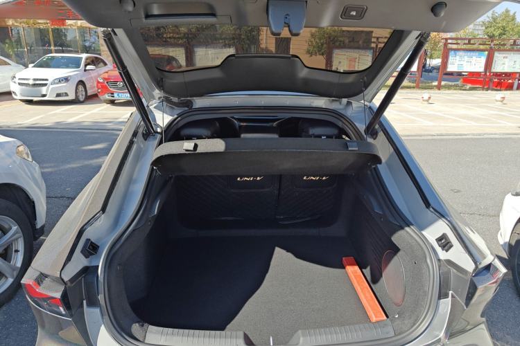 Used Changan UNI-V 2022 1.5T Smart Navigation Version
